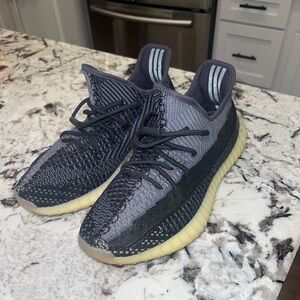 Yeezy Boost 350 V2 Carbon